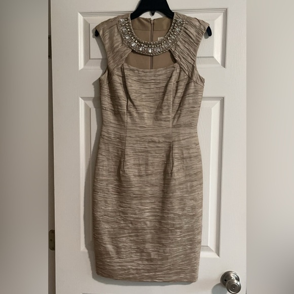 Gorgeous Eliza J semi formal women’s dress, size 8. - Picture 2 of 5